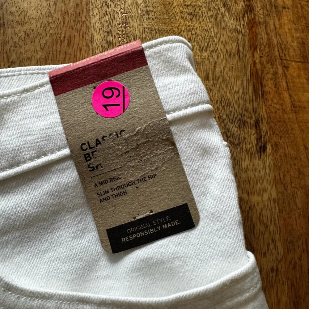 Levi's White Classic Bermuda Shorts plus size women’s 24W NEW NWT